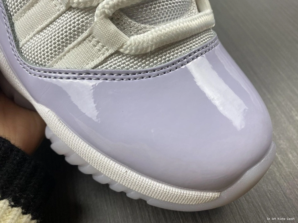 Low AH7860-101 “Pure Violet” Jordan Air 11 0517